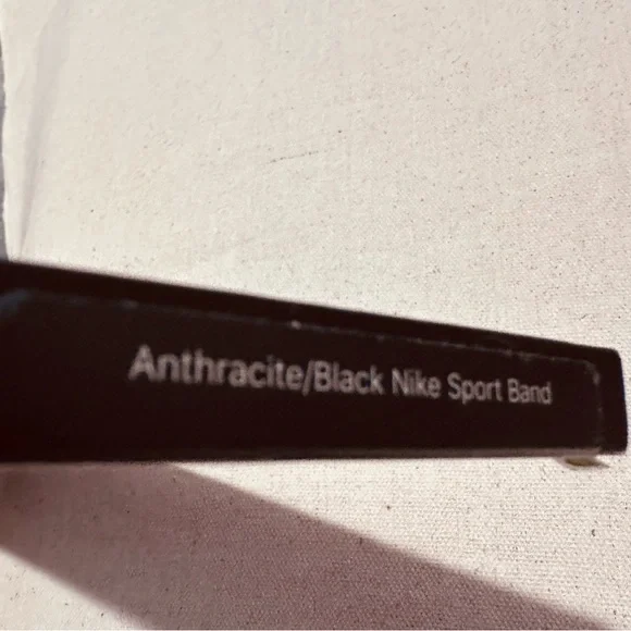 Apple | Accessory | Apple Nike Watch Band | 44M - Picture 6 of 8